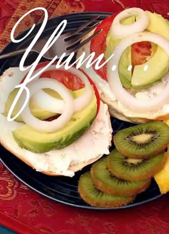 Yum, breakast bagel with kiwi fruit