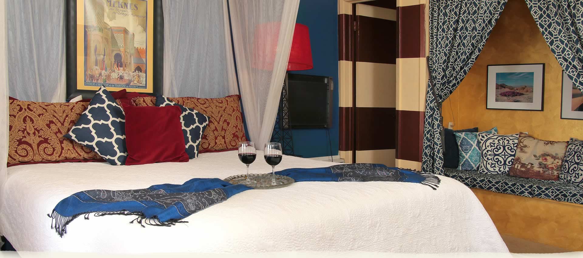 Standard King Room Bed with wine glasses