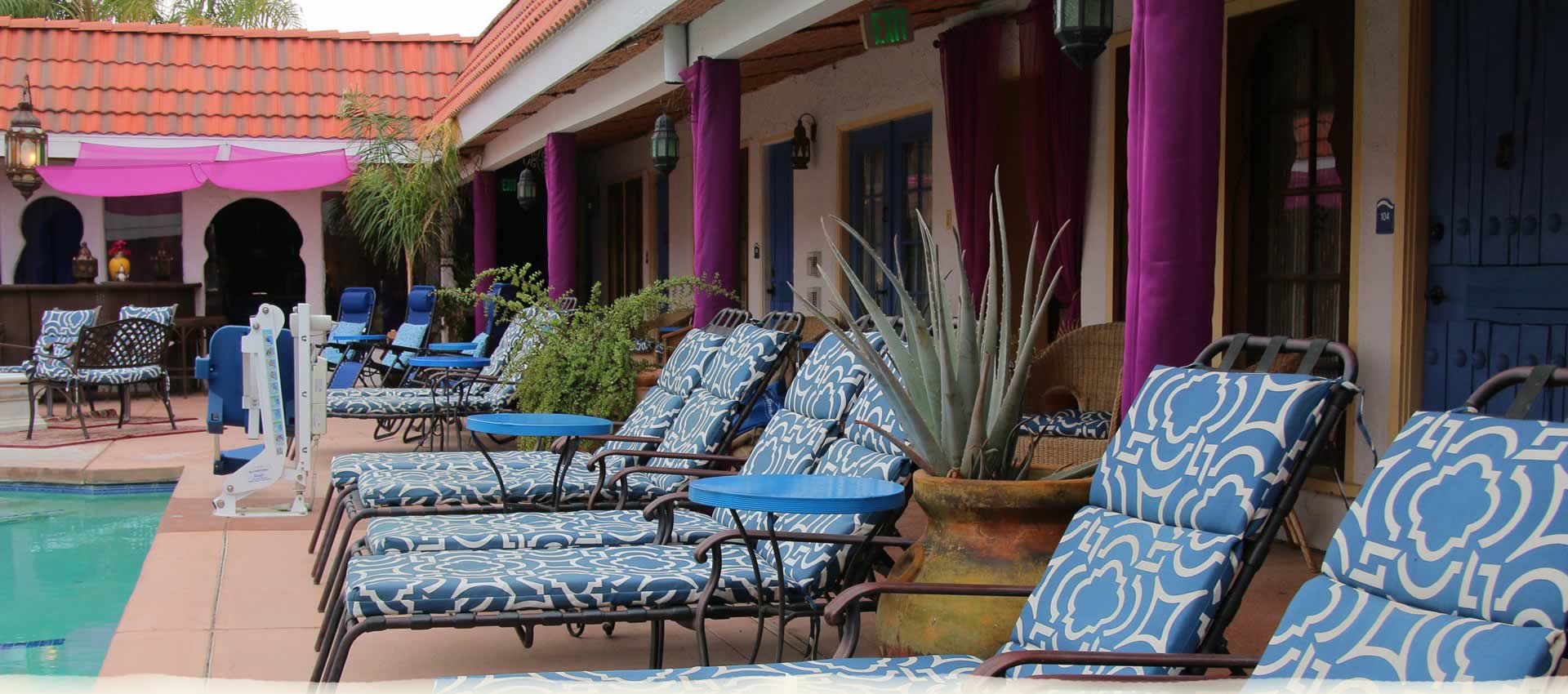 El Morocco Inn pool lounge chairs by pool